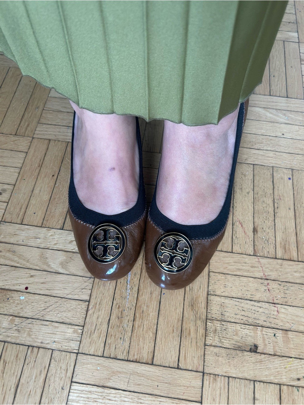 Tory Burch Brown Patent Leather Logo Medallion Pumps Heels Size 8M